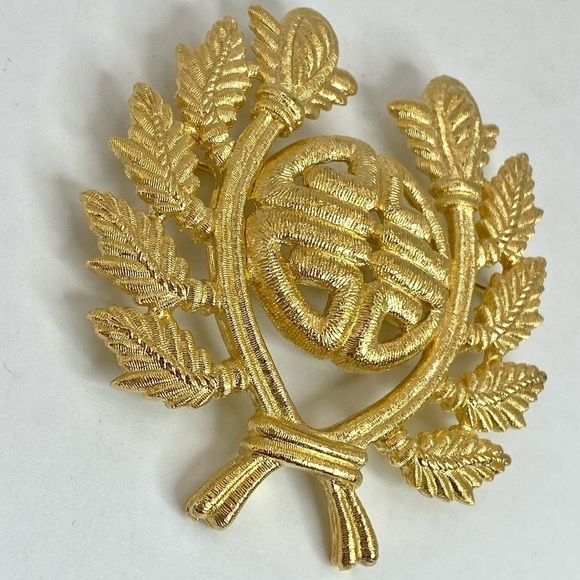 VINTAGE Givenchy 80s Four G Logo Texture Laurel Wreath Gold Plated Brooch SIGNED - Picture 2 of 8